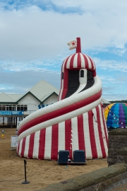 Inflatable helter-skelter