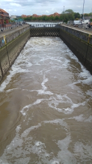 Lock with open sluices