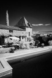 Gite & pool, with infra-red filter