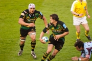 Lee Dickson passing to Juandre Kruger. Northampton Saints v Bourgoin. European Challenge Cup final. The Stoop, Twickenham. 22/05/2009. Nikon D200 - 1/200 sec @ f5.6, ISO 1600 (0979_0084.jpg)