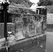 Lock gate